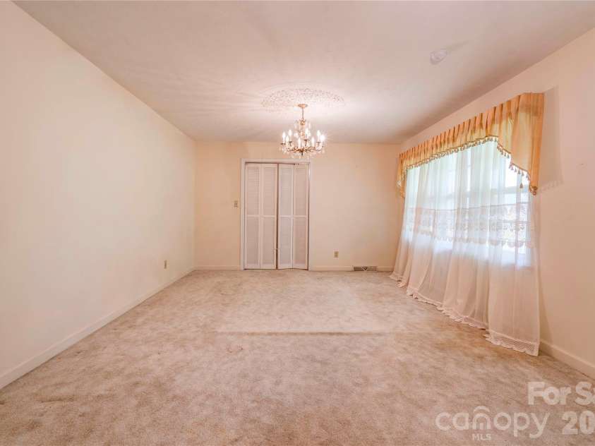 713 Pleasant Drive, Shelby, NC 28152.  MLS# CAR4355579, YatesRealty ID 27076. Living Room
