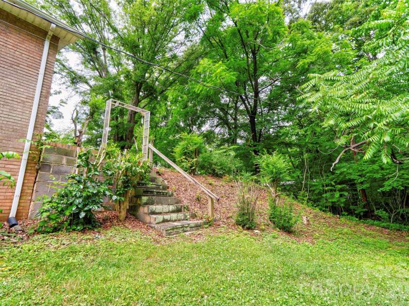 713 Pleasant Drive, Shelby, NC 28152.  MLS# CAR4355579, YatesRealty ID 27076. Steps to Back Yard