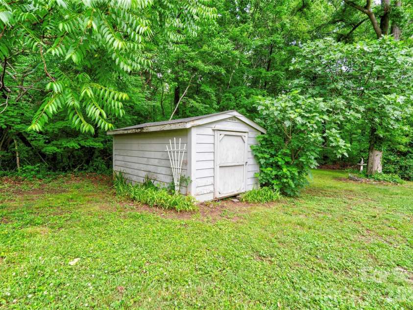 713 Pleasant Drive, Shelby, NC 28152.  MLS# CAR4355579, YatesRealty ID 27076. Storage Building