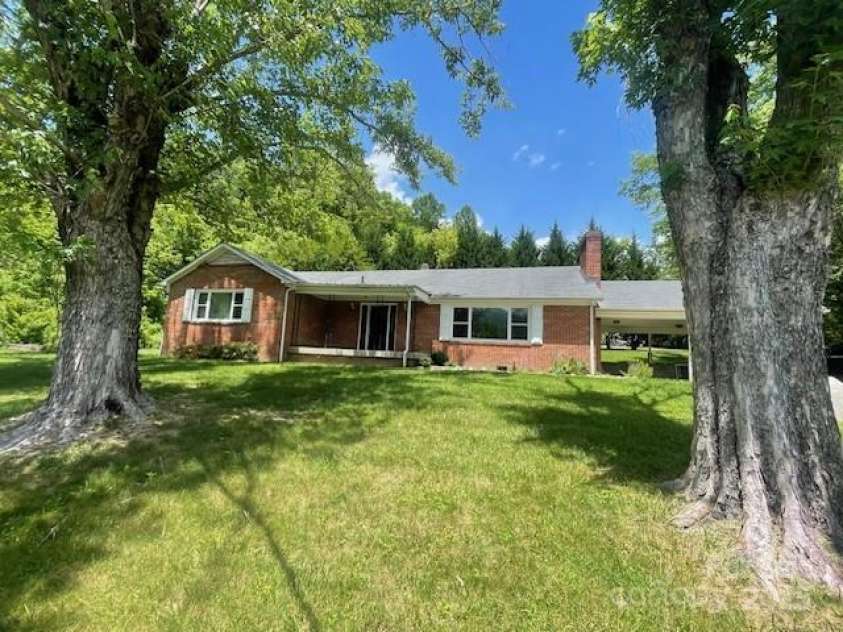 93 Rockwood Road, Canton, NC 28716.  MLS# CAR4270667, YatesRealty ID 27076. 