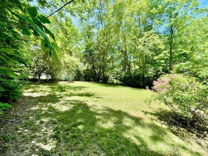 213 Park Lane, Black Mountain, NC 28711.  MLS# CAR4383127, YatesRealty ID 27077. 