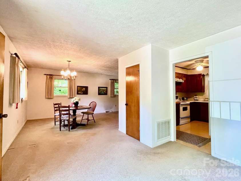 213 Park Lane, Black Mountain, NC 28711.  MLS# CAR4383127, YatesRealty ID 27077. 