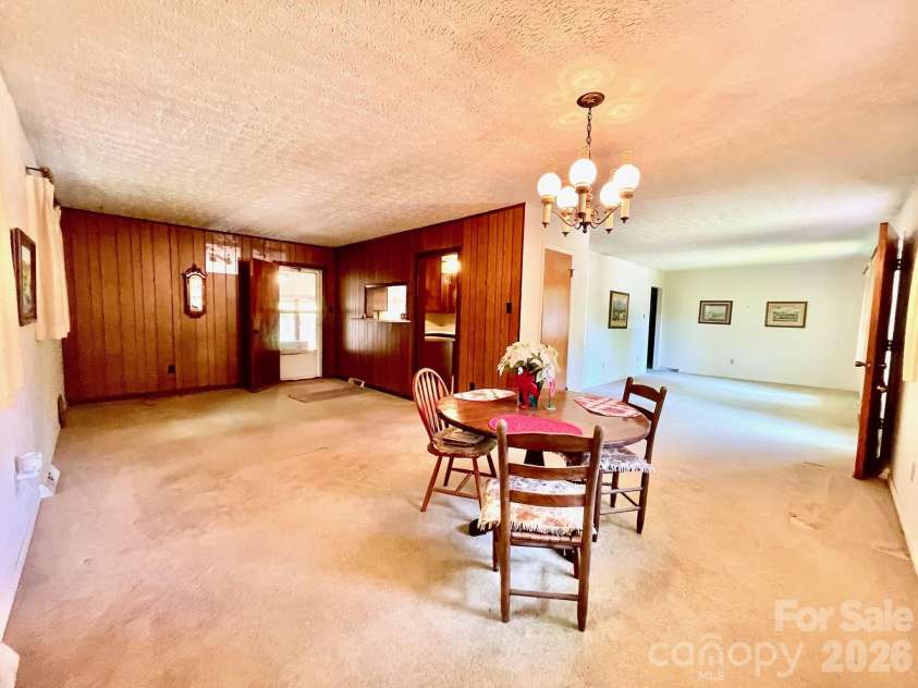 213 Park Lane, Black Mountain, NC 28711.  MLS# CAR4383127, YatesRealty ID 27077. 