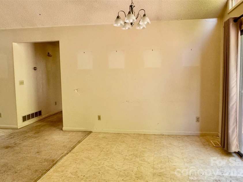 64 Dillingham Road, Barnardsville, NC 28709.  MLS# CAR4384885, YatesRealty ID 27078. 