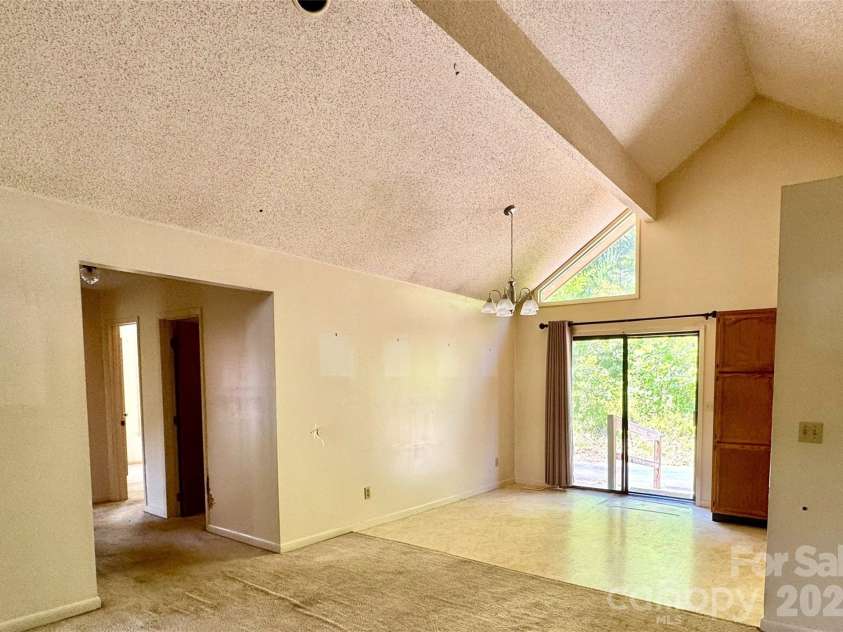 64 Dillingham Road, Barnardsville, NC 28709.  MLS# CAR4384885, YatesRealty ID 27078. 