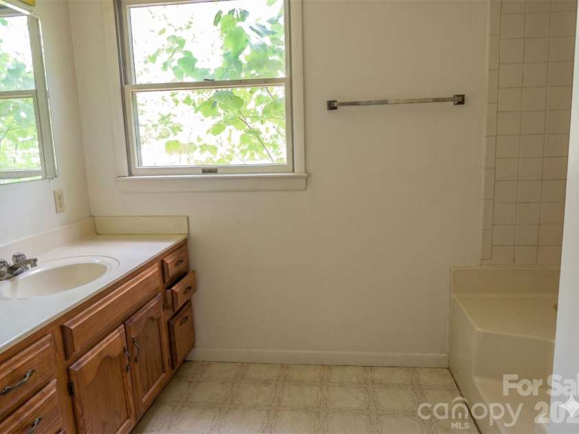 64 Dillingham Road, Barnardsville, NC 28709.  MLS# CAR4384885, YatesRealty ID 27078. 