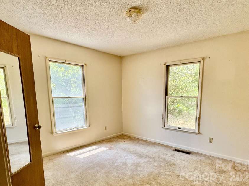 64 Dillingham Road, Barnardsville, NC 28709.  MLS# CAR4384885, YatesRealty ID 27078. 
