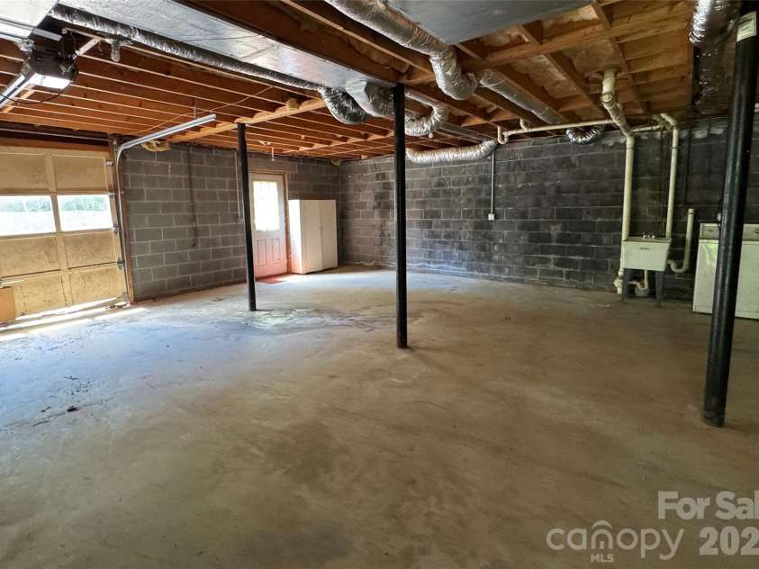 64 Dillingham Road, Barnardsville, NC 28709.  MLS# CAR4384885, YatesRealty ID 27078. 