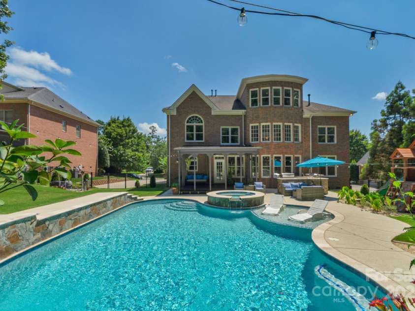 7404 Stonehaven Drive, Waxhaw, NC 28173.  MLS# CAR4278823, YatesRealty ID 27078. 