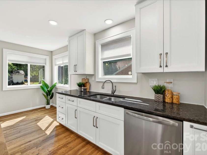 1204 Meadow Lane, Charlotte, NC 28205.  MLS# CAR4387978, YatesRealty ID 27079. 