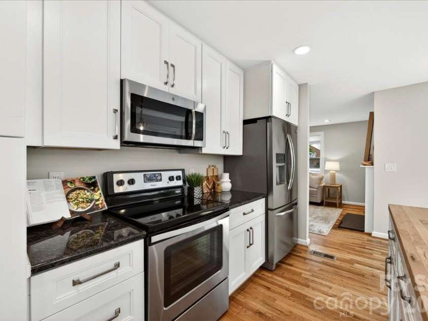 1204 Meadow Lane, Charlotte, NC 28205.  MLS# CAR4387978, YatesRealty ID 27079. 
