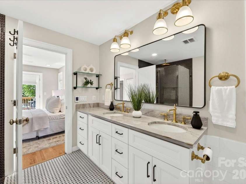 1204 Meadow Lane, Charlotte, NC 28205.  MLS# CAR4387978, YatesRealty ID 27079. 