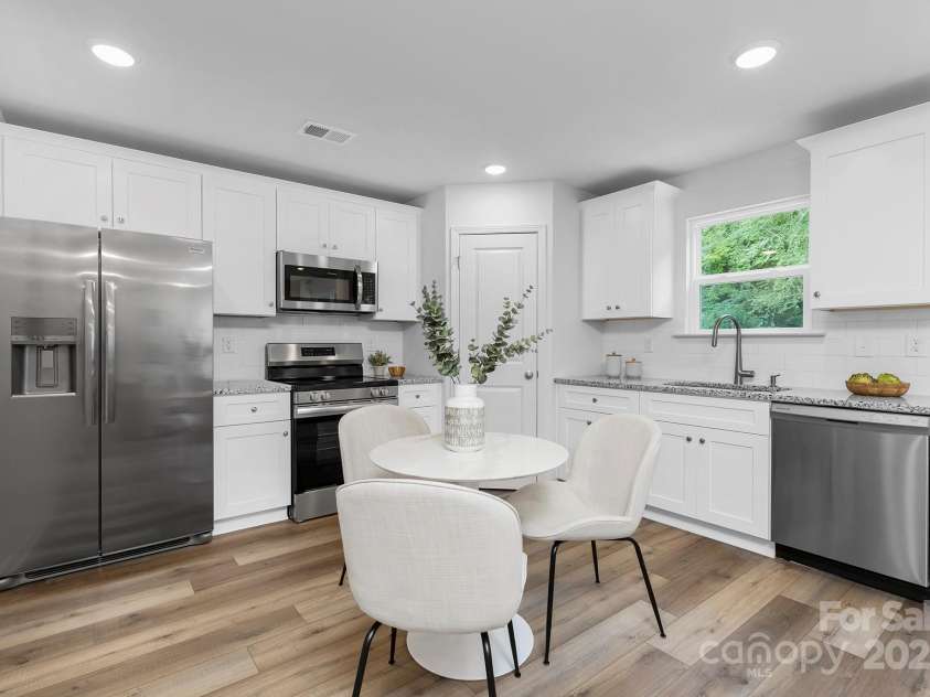 13912 Stillwood Place, Matthews, NC 28105.  MLS# CAR4280805, YatesRealty ID 27079. Representation