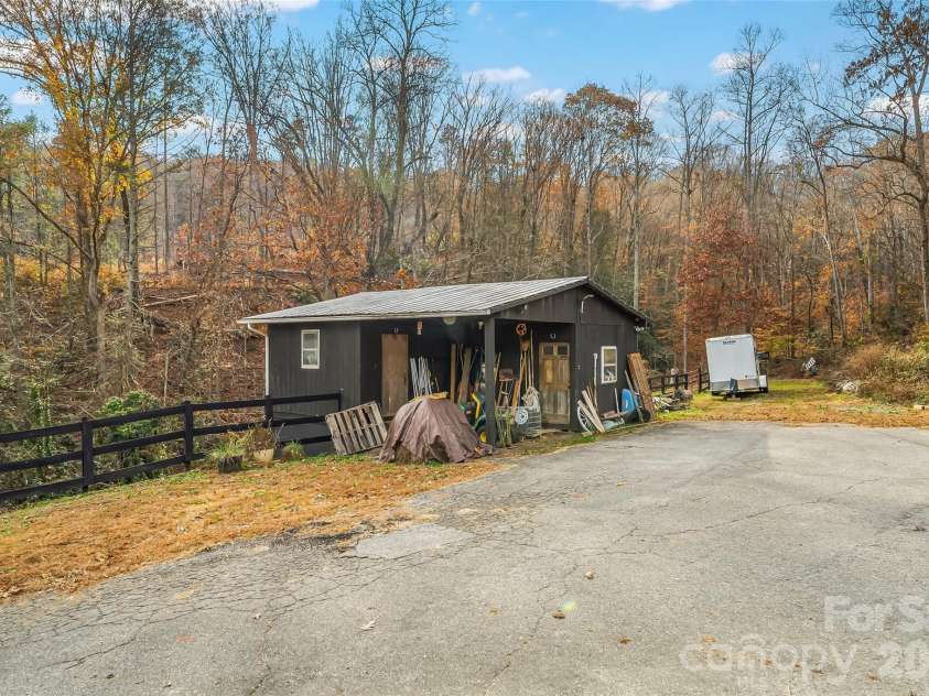 1654 Goose Creek Road, Marion, NC 28752.  MLS# CAR4328887, YatesRealty ID 2708. 