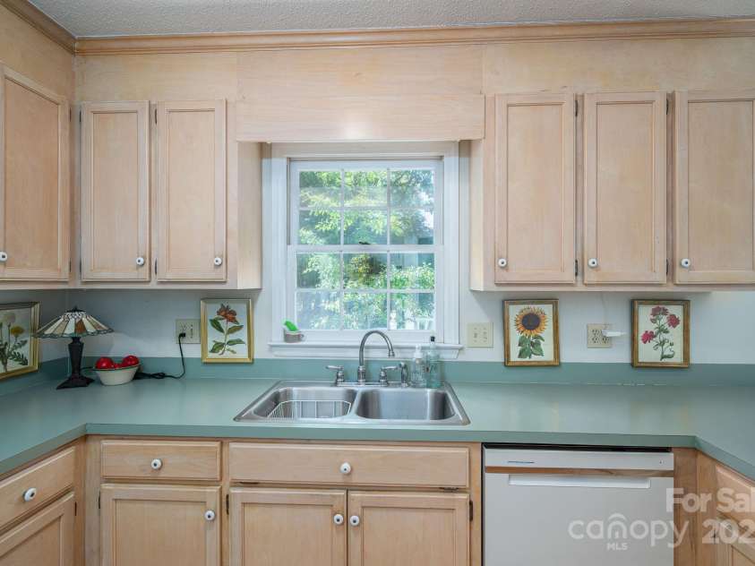 107 Southfork Drive, Belmont, NC 28012.  MLS# CAR4243495, YatesRealty ID 27080. 