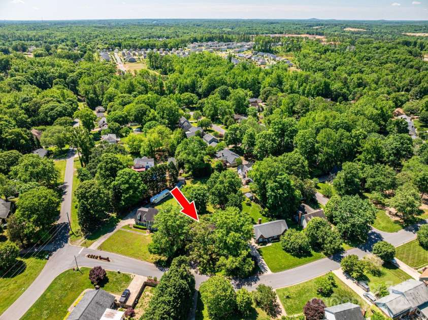 107 Southfork Drive, Belmont, NC 28012.  MLS# CAR4243495, YatesRealty ID 27080. 