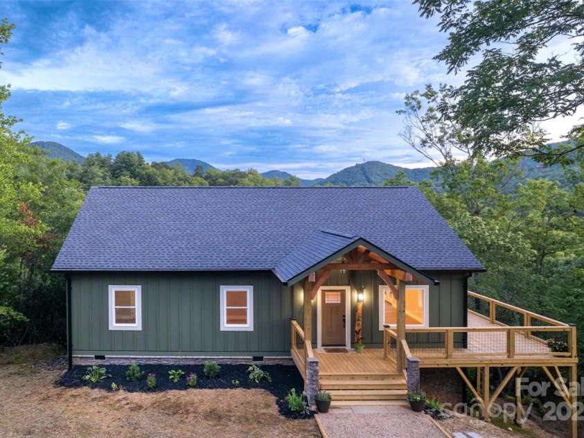 288 Blue Cedar Road, Sylva, NC 28779.  MLS# CAR4276447, YatesRealty ID 27081. 