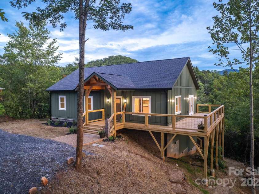 288 Blue Cedar Road, Sylva, NC 28779.  MLS# CAR4276447, YatesRealty ID 27081. 