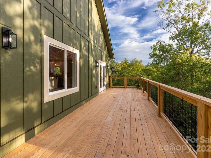 288 Blue Cedar Road, Sylva, NC 28779.  MLS# CAR4276447, YatesRealty ID 27081. 