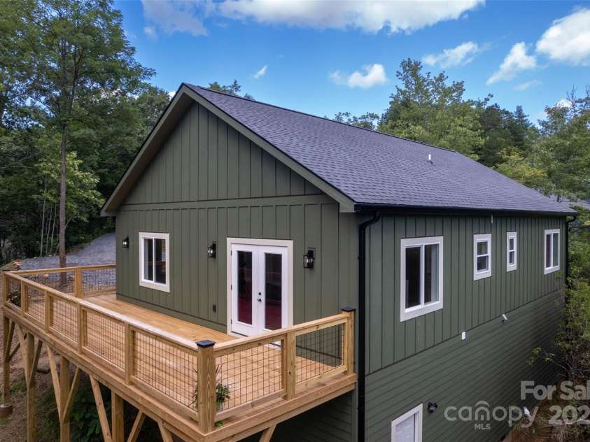 288 Blue Cedar Road, Sylva, NC 28779.  MLS# CAR4276447, YatesRealty ID 27081. 