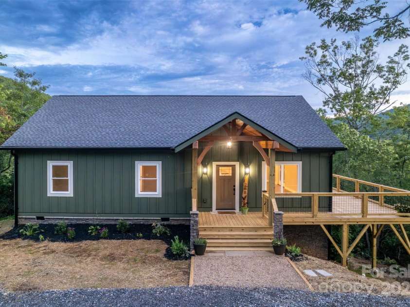 288 Blue Cedar Road, Sylva, NC 28779.  MLS# CAR4276447, YatesRealty ID 27081. 