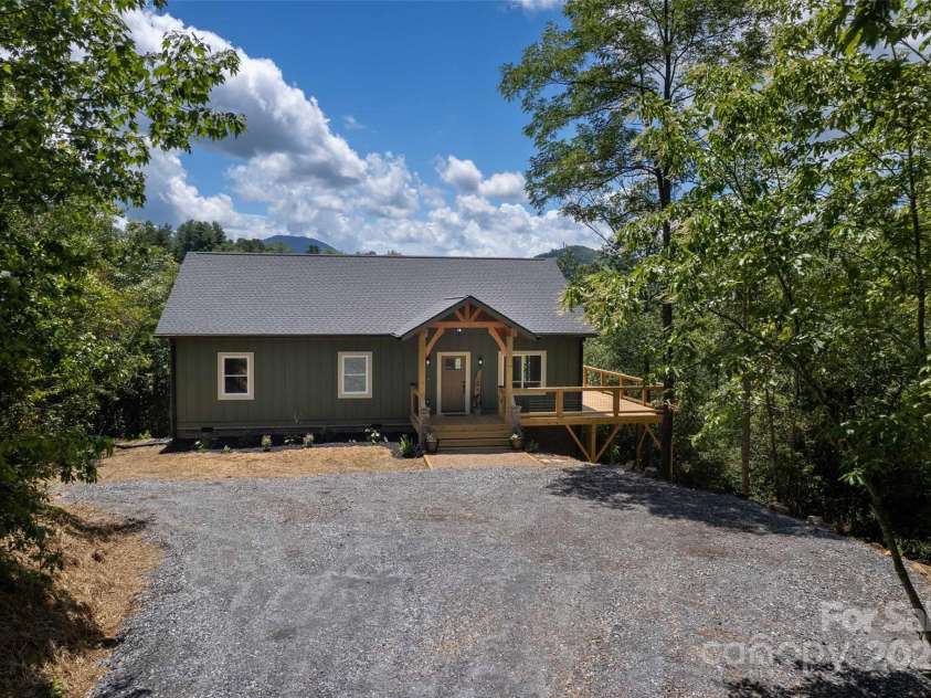 288 Blue Cedar Road, Sylva, NC 28779.  MLS# CAR4276447, YatesRealty ID 27081. 