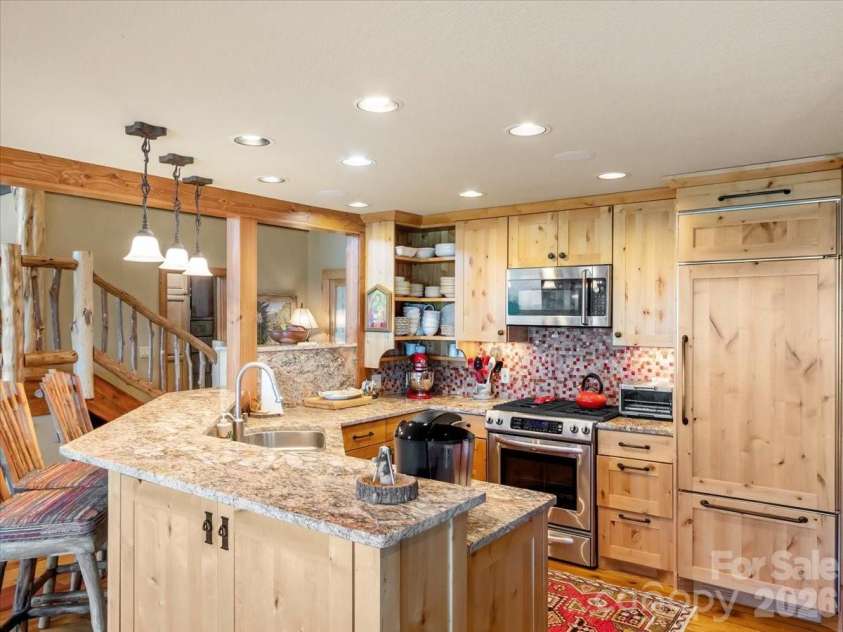 373 Rhododendron Lane, Burnsville, NC 28714.  MLS# CAR4385740, YatesRealty ID 27082. 