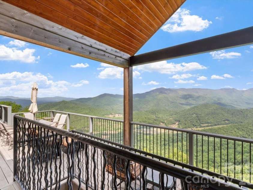 373 Rhododendron Lane, Burnsville, NC 28714.  MLS# CAR4385740, YatesRealty ID 27082. 