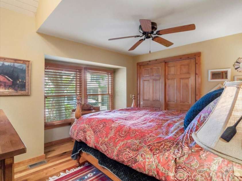 373 Rhododendron Lane, Burnsville, NC 28714.  MLS# CAR4385740, YatesRealty ID 27082. 