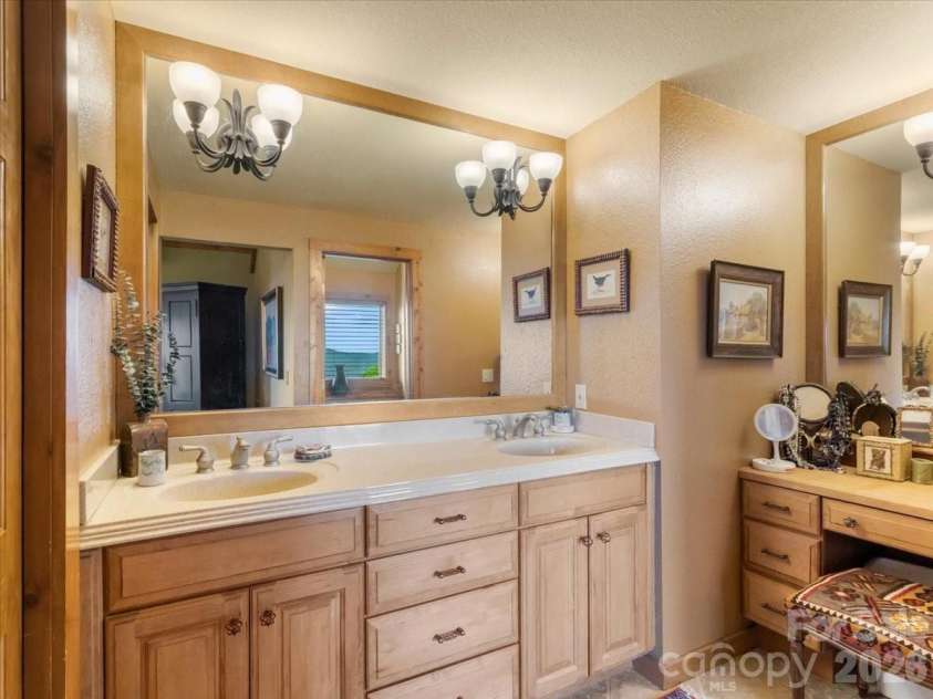 373 Rhododendron Lane, Burnsville, NC 28714.  MLS# CAR4385740, YatesRealty ID 27082. 