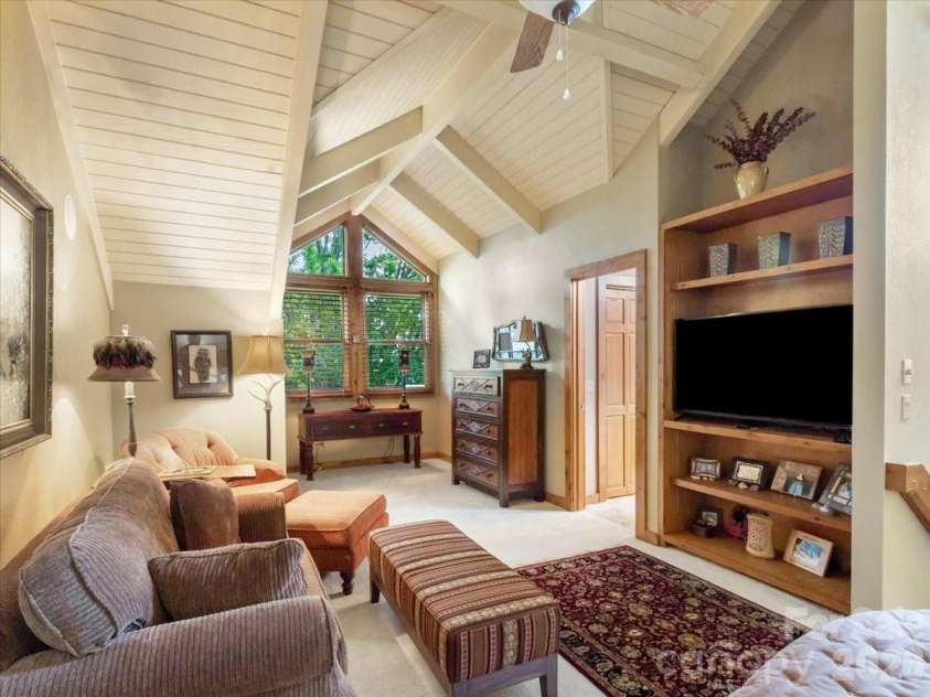 373 Rhododendron Lane, Burnsville, NC 28714.  MLS# CAR4385740, YatesRealty ID 27082. 