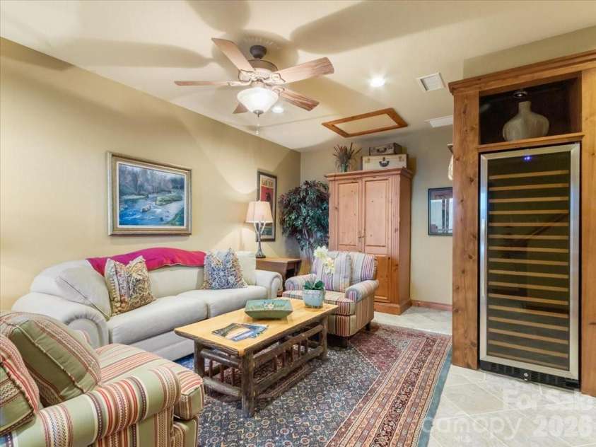 373 Rhododendron Lane, Burnsville, NC 28714.  MLS# CAR4385740, YatesRealty ID 27082. 