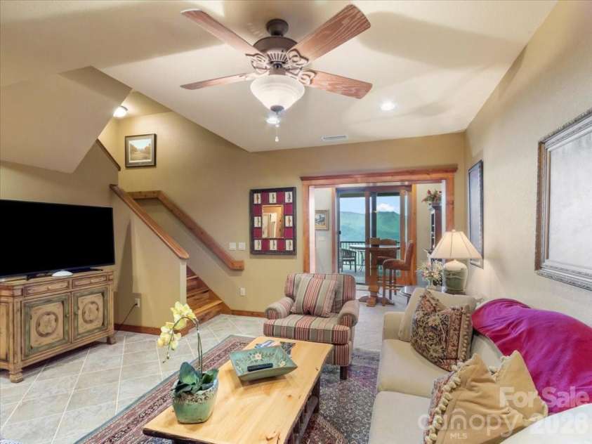 373 Rhododendron Lane, Burnsville, NC 28714.  MLS# CAR4385740, YatesRealty ID 27082. 