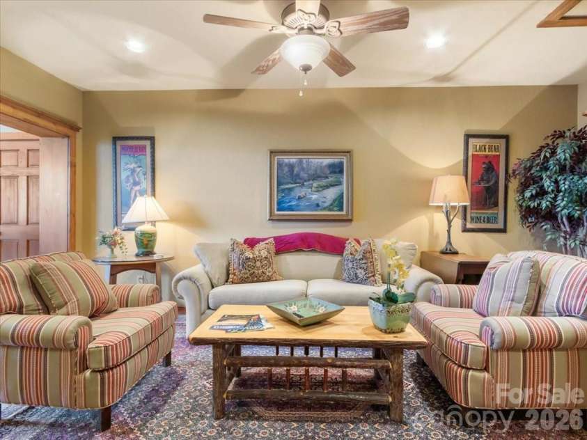 373 Rhododendron Lane, Burnsville, NC 28714.  MLS# CAR4385740, YatesRealty ID 27082. 