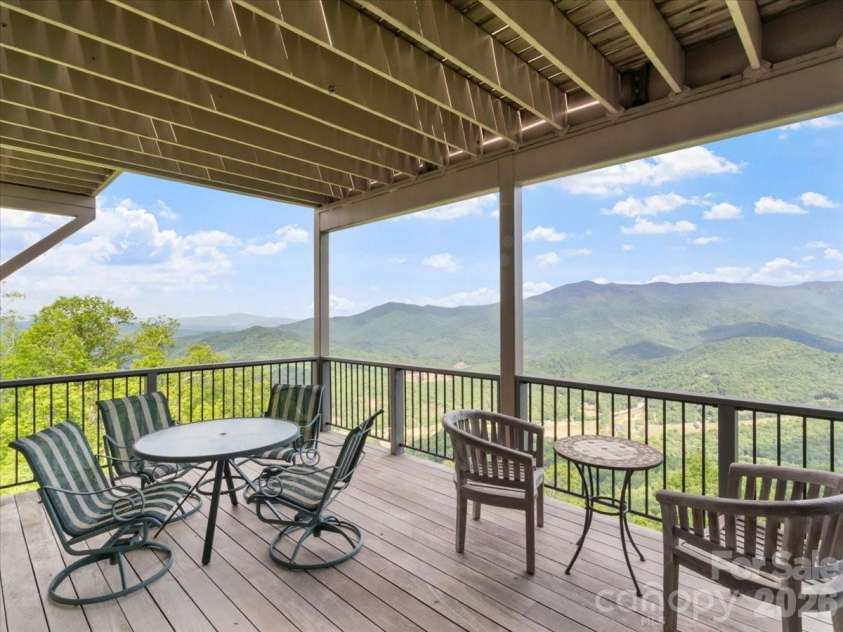 373 Rhododendron Lane, Burnsville, NC 28714.  MLS# CAR4385740, YatesRealty ID 27082. 