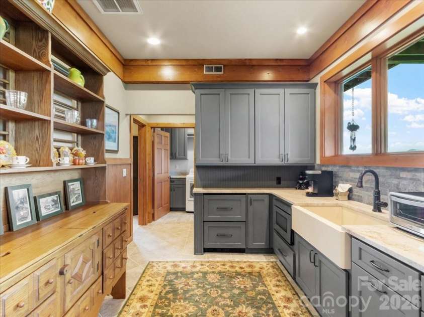 373 Rhododendron Lane, Burnsville, NC 28714.  MLS# CAR4385740, YatesRealty ID 27082. 