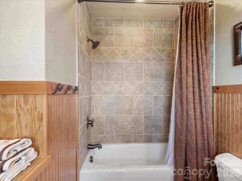 373 Rhododendron Lane, Burnsville, NC 28714.  MLS# CAR4385740, YatesRealty ID 27082. 