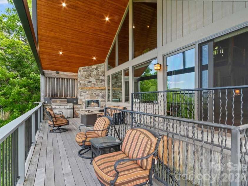 373 Rhododendron Lane, Burnsville, NC 28714.  MLS# CAR4385740, YatesRealty ID 27082. 