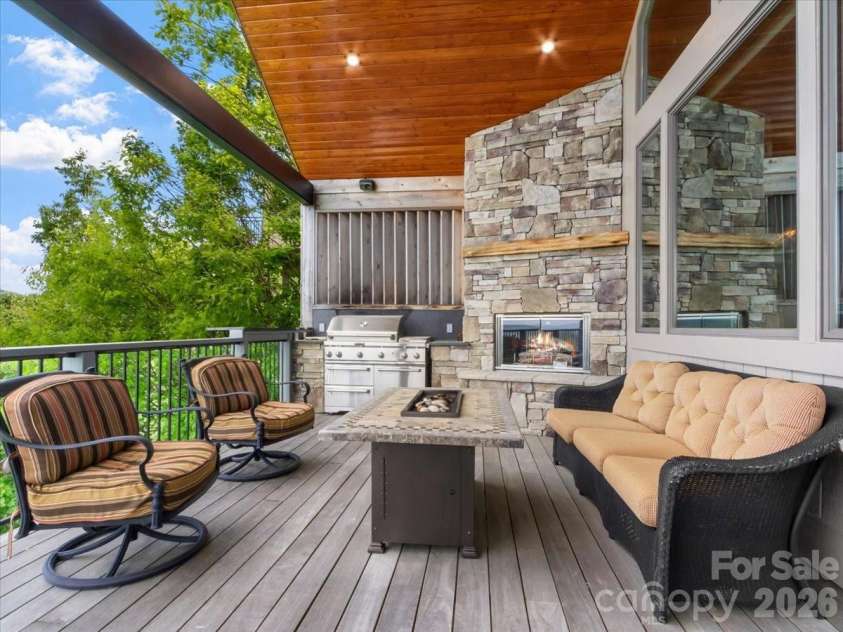 373 Rhododendron Lane, Burnsville, NC 28714.  MLS# CAR4385740, YatesRealty ID 27082. 