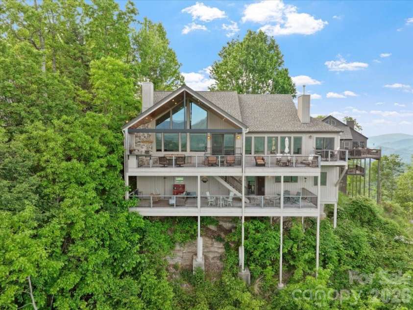 373 Rhododendron Lane, Burnsville, NC 28714.  MLS# CAR4385740, YatesRealty ID 27082. 