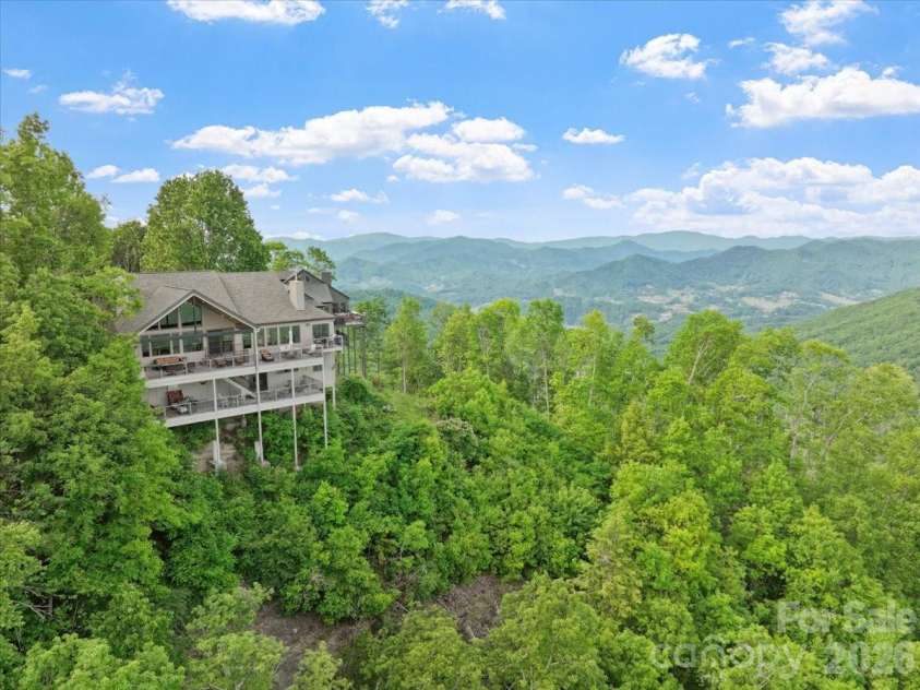 373 Rhododendron Lane, Burnsville, NC 28714.  MLS# CAR4385740, YatesRealty ID 27082. 