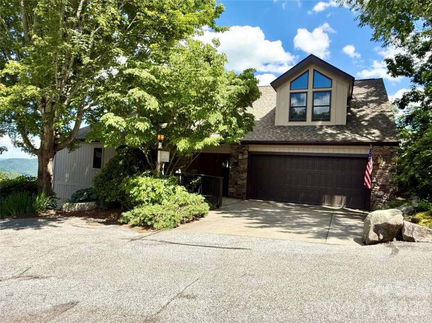 373 Rhododendron Lane, Burnsville, NC 28714.  MLS# CAR4385740, YatesRealty ID 27082. 