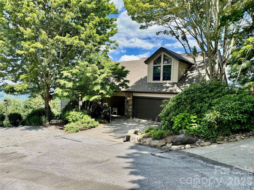 373 Rhododendron Lane, Burnsville, NC 28714.  MLS# CAR4385740, YatesRealty ID 27082. 