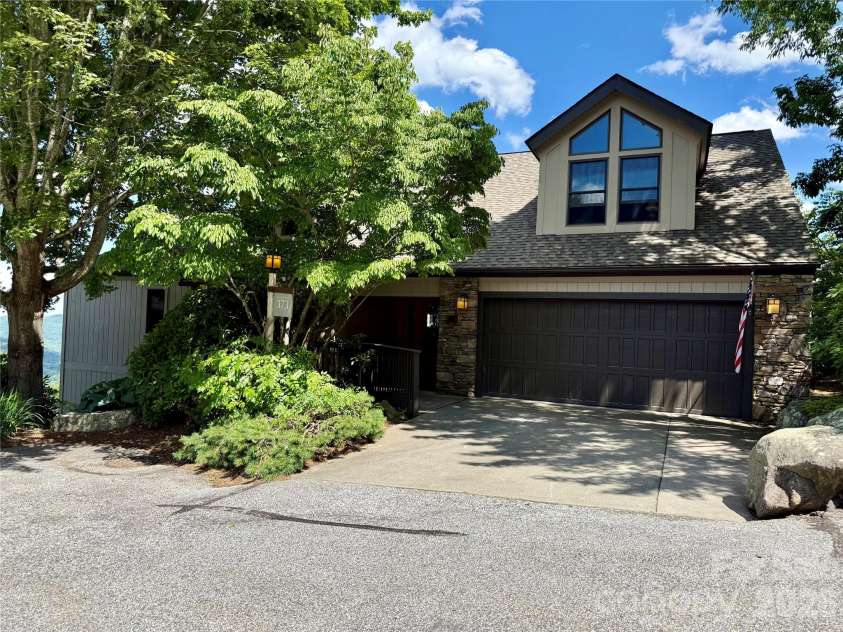 373 Rhododendron Lane, Burnsville, NC 28714.  MLS# CAR4385740, YatesRealty ID 27082. 