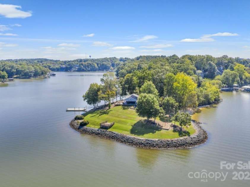 2004 Dornoch Road, Tega Cay, SC 29708.  MLS# CAR4279325, YatesRealty ID 27083. Windjammer Park, Tega Cay, SC