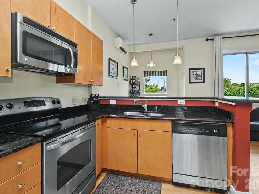 613 Mcninch Street, Charlotte, NC 28208.  MLS# CAR4381151, YatesRealty ID 27083. 