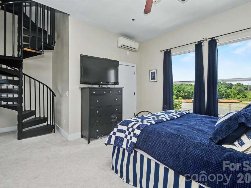 613 Mcninch Street, Charlotte, NC 28208.  MLS# CAR4381151, YatesRealty ID 27083. 