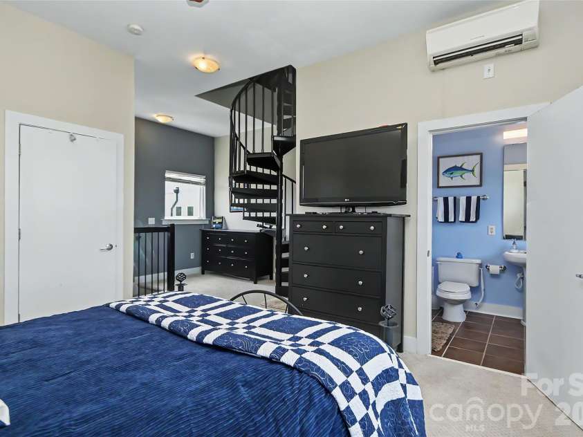 613 Mcninch Street, Charlotte, NC 28208.  MLS# CAR4381151, YatesRealty ID 27083. 
