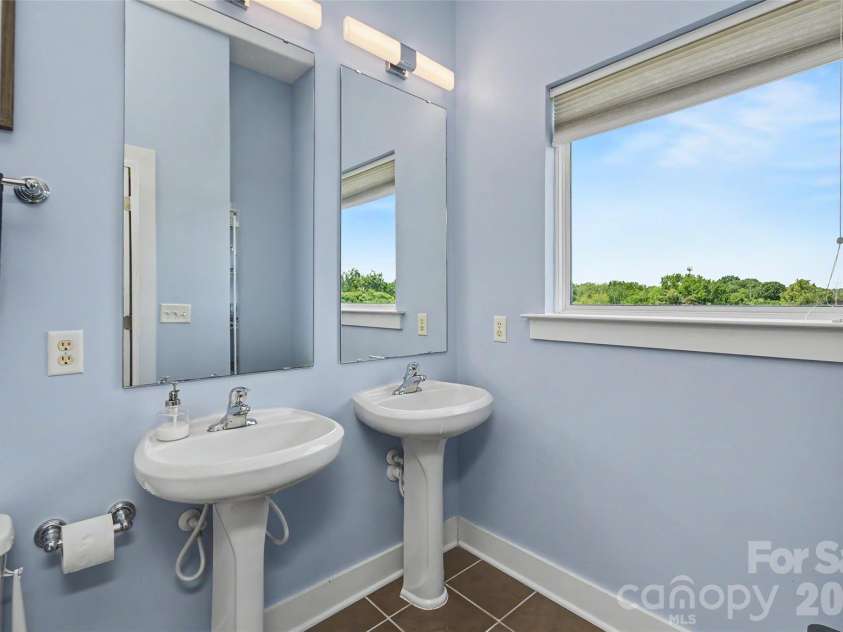 613 Mcninch Street, Charlotte, NC 28208.  MLS# CAR4381151, YatesRealty ID 27083. 