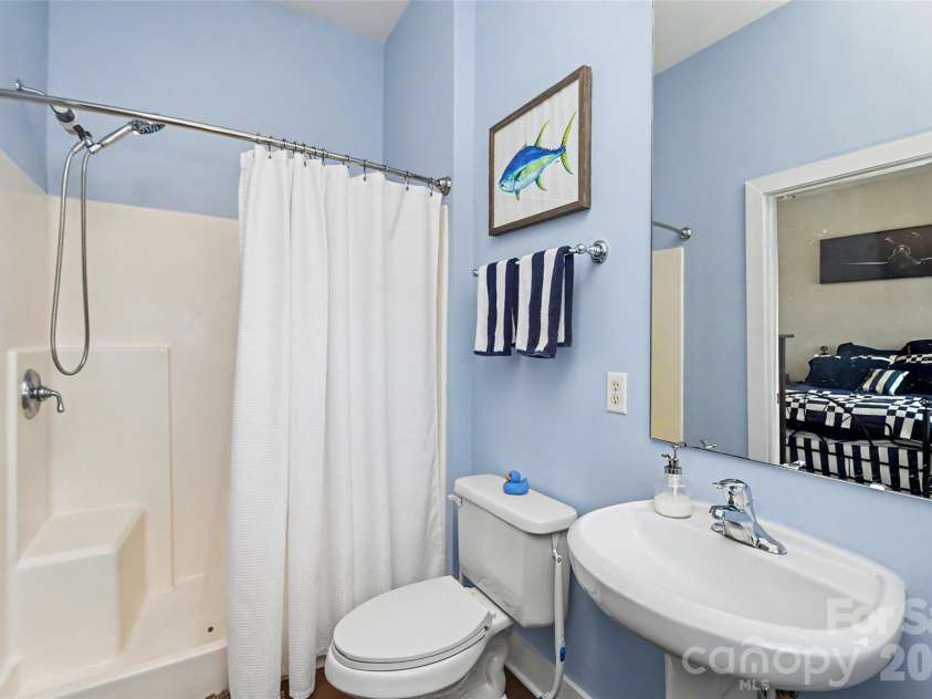 613 Mcninch Street, Charlotte, NC 28208.  MLS# CAR4381151, YatesRealty ID 27083. 